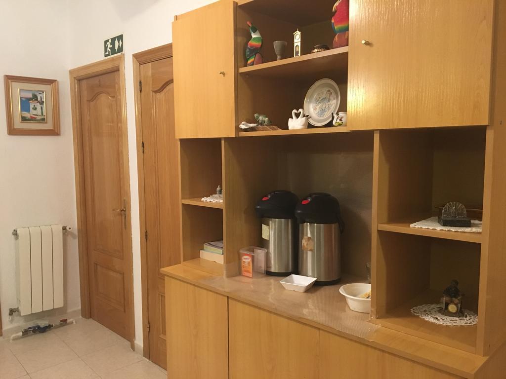 Hostal R. Lido Madrid Extérieur photo