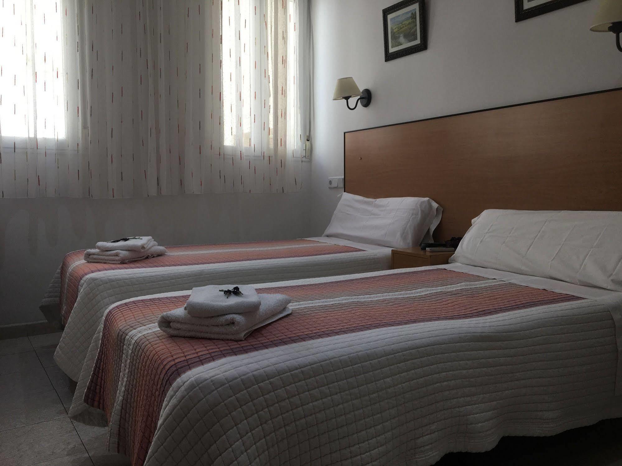 Hostal R. Lido Madrid Extérieur photo