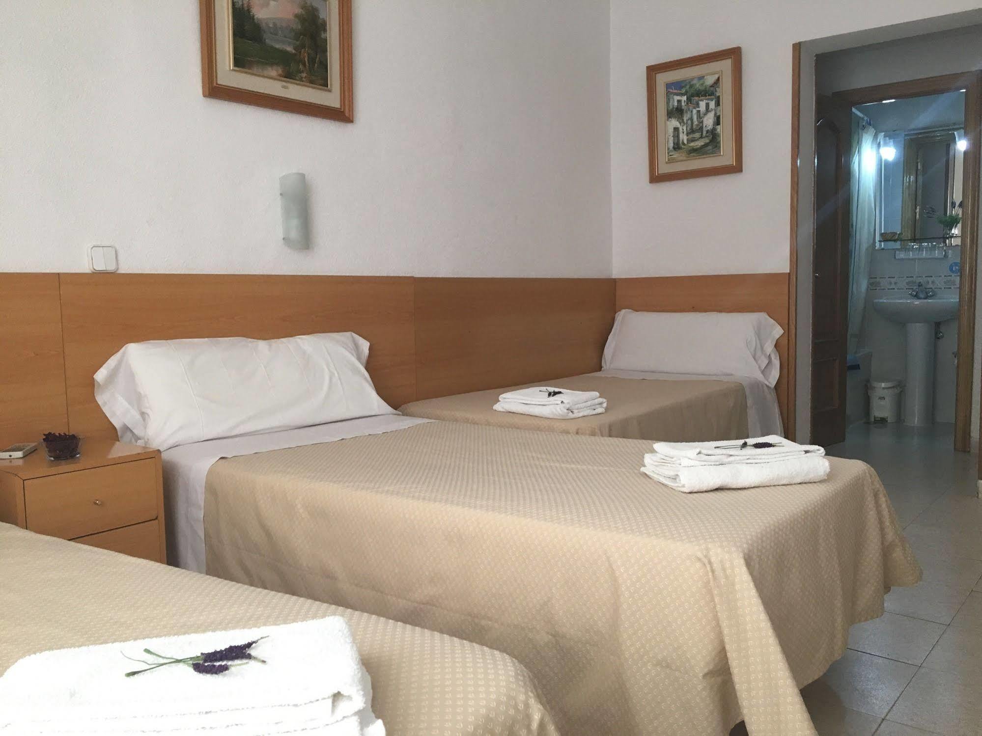 Hostal R. Lido Madrid Extérieur photo