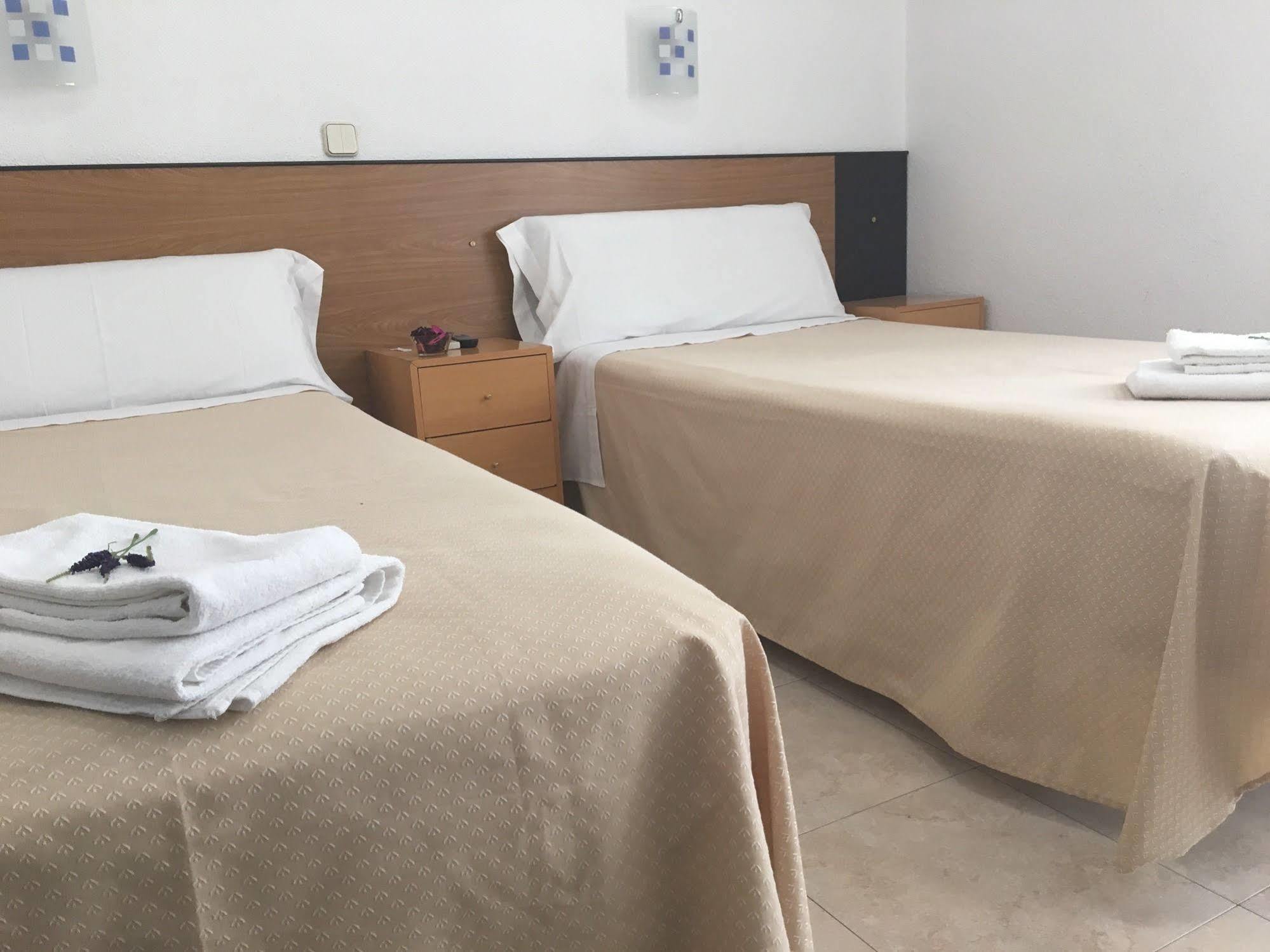 Hostal R. Lido Madrid Extérieur photo