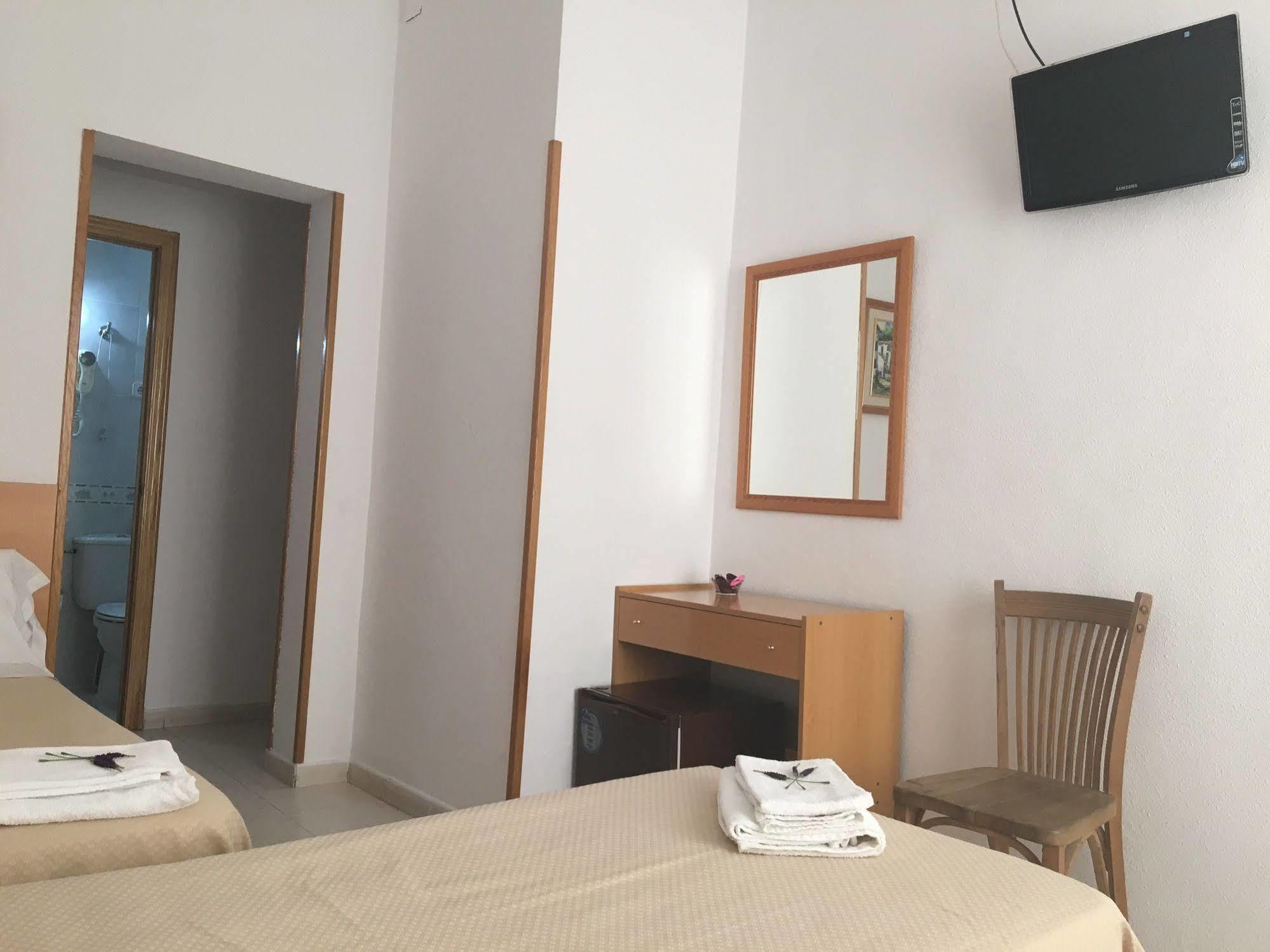 Hostal R. Lido Madrid Extérieur photo