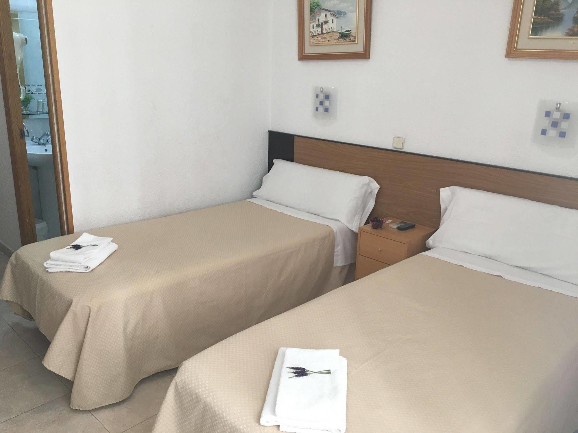 Hostal R. Lido Madrid Extérieur photo