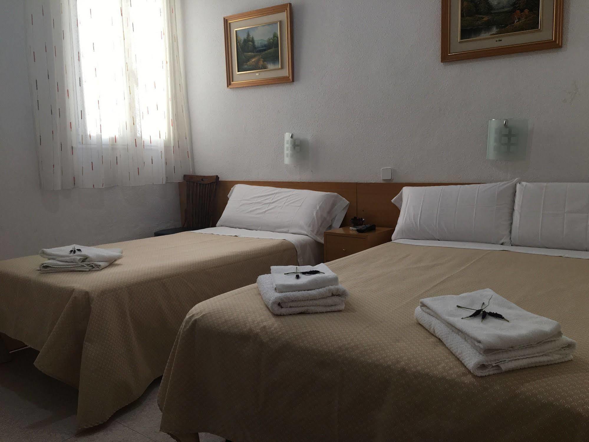Hostal R. Lido Madrid Extérieur photo
