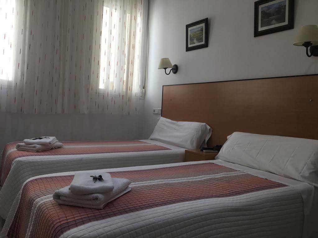 Hostal R. Lido Madrid Extérieur photo