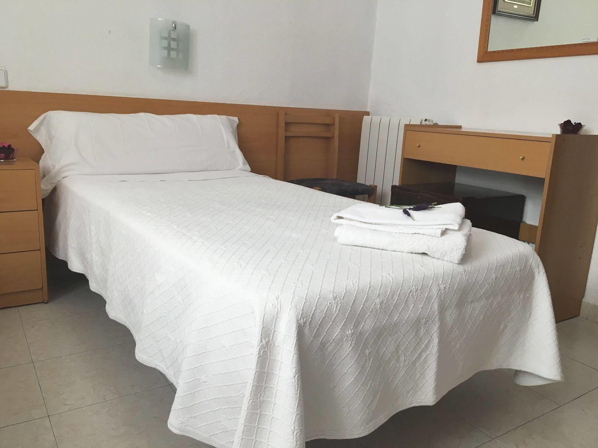 Hostal R. Lido Madrid Extérieur photo