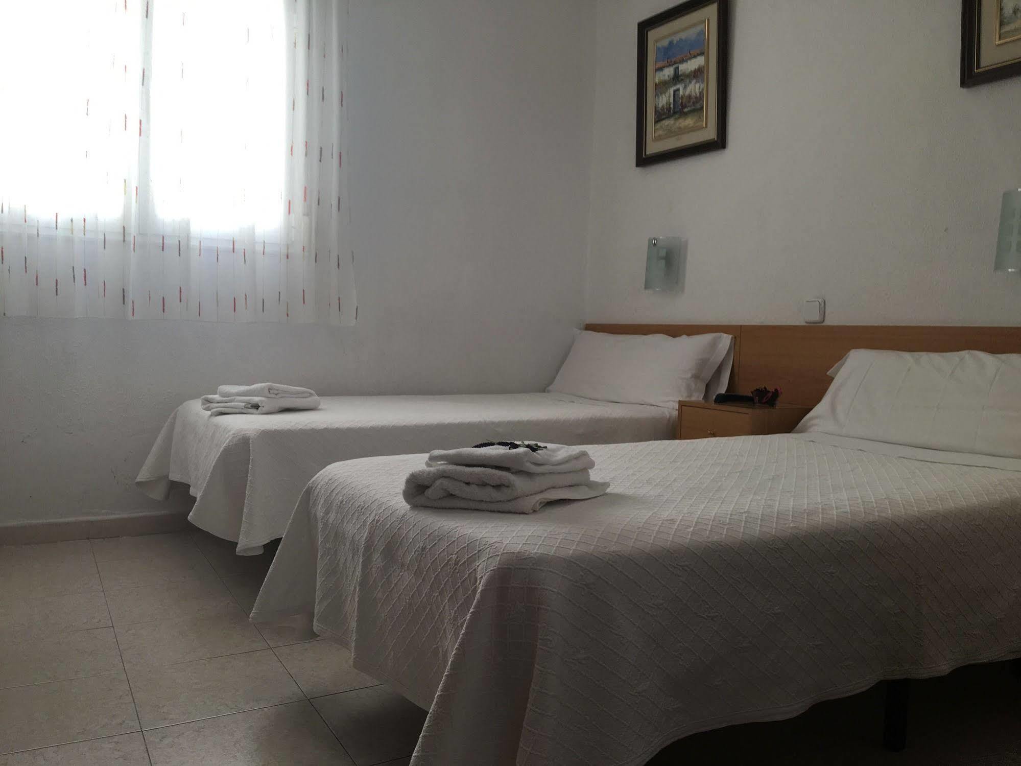 Hostal R. Lido Madrid Extérieur photo